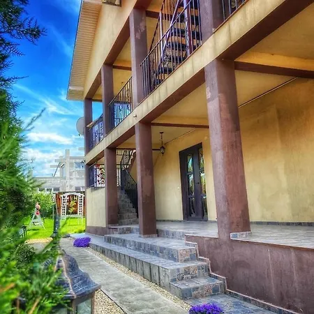 Casa Cu Flori 3* Două Mai