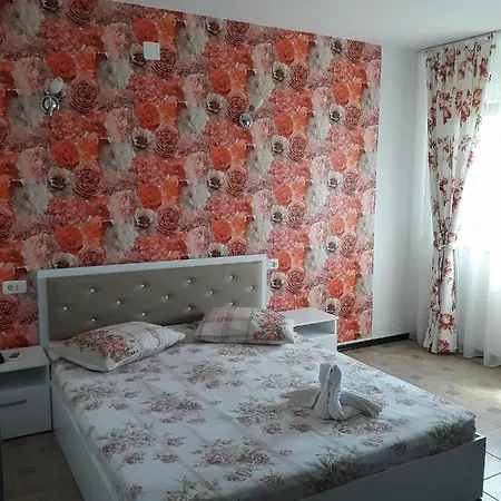 Casa Cu Flori