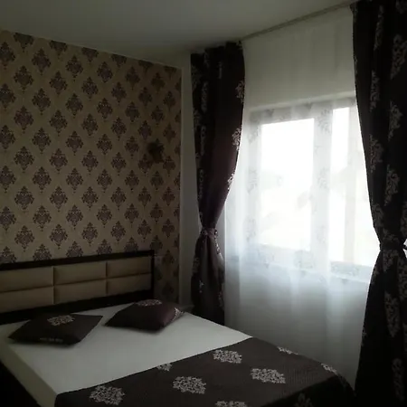 Casa Cu Flori 3*